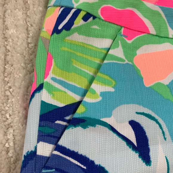 Lilly Pulitzer Magnolia 5”‎ Shorts in the Multi Exotic Garden print. EUC! Size 4 - Picture 4 of 13